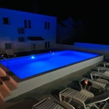 Villa Brazza Milna  Exteriör bild