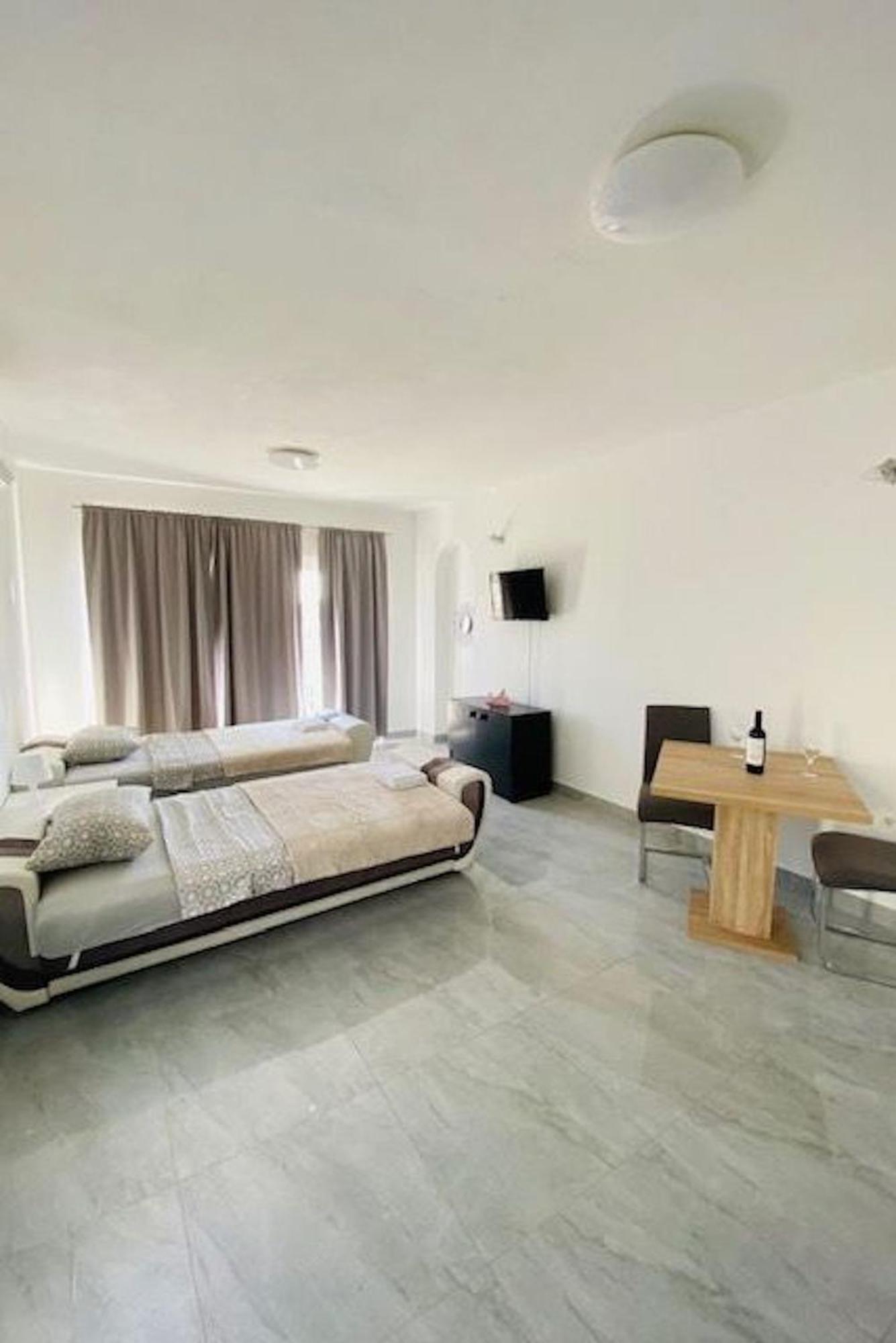Villa Brazza Milna  Exteriör bild